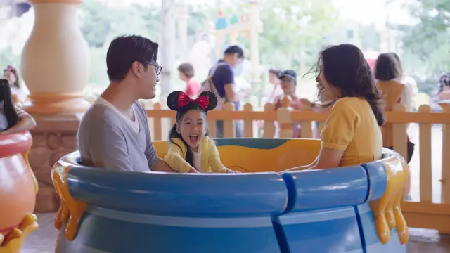 Disney Resort "Summer Campaign", still 5