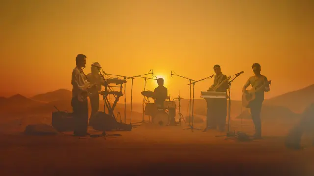 Maxvenn "Harmonica Sunrise", still 1