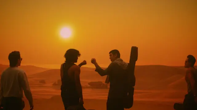 Maxvenn "Harmonica Sunrise", still 4